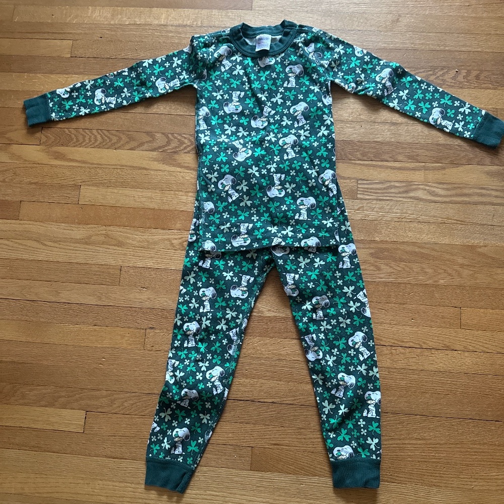 Hanna Andersson St. Pats Snoopy PJs (size 5)